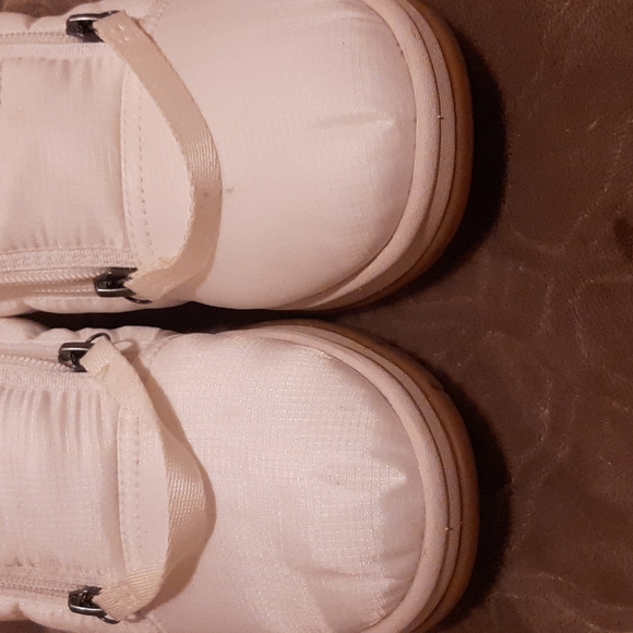 UGG *NEW* front zip winter boots - Picture 6 of 9